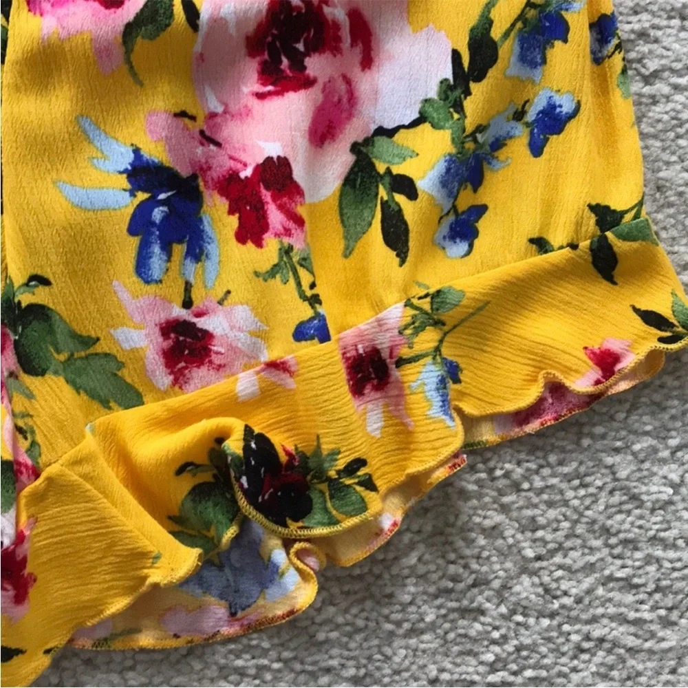 Floral Print Ruffle Hem Shorts - Picture 3 of 5